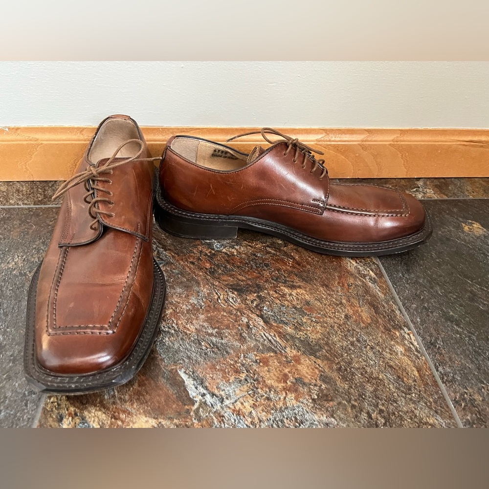 Men’s Bachrach brown lace up calf leather oxford shoe. Made in Italy. Size 10